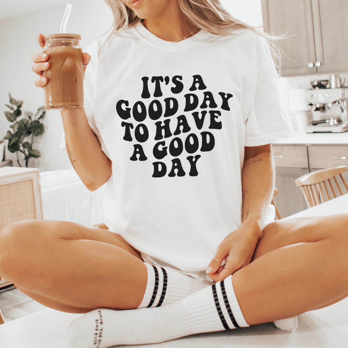 It's A Good Day Tee – Positive Vibes Graphic T-Shirt